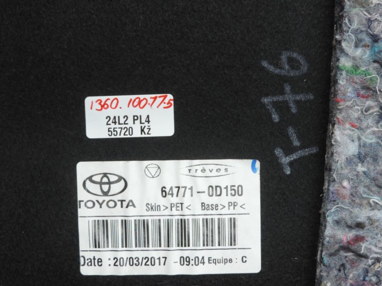 2011-2020 Toyota Yaris P13 rezerves riteņa nodalījuma vāks 647710D150