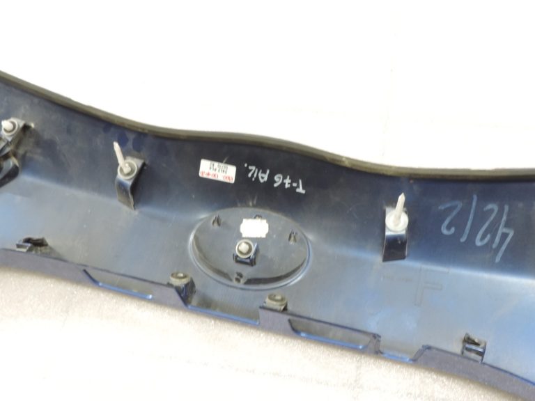 2014-2020 Toyota Yaris P13 aizmugurējo durvju apdare, miglaini zila (8X2) 768010D922