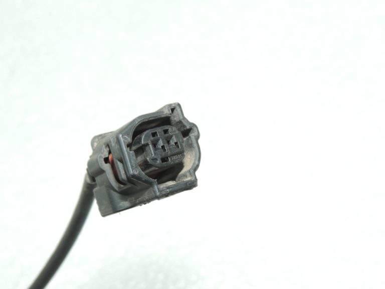 Oriģināla Toyota Avensis T27 aizmugurējā kreisā ABS sensora instalācija 8951602100