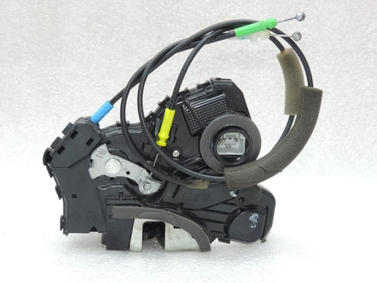 Oriģinālā Toyota Avensis T27 Priekšējā labās puses durvju slēdzene 6903005130, 69030-05130