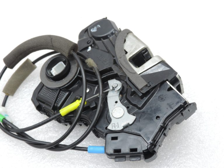 Oriģinālā Toyota Avensis T27 Priekšējā labās puses durvju slēdzene 6903005130, 69030-05130