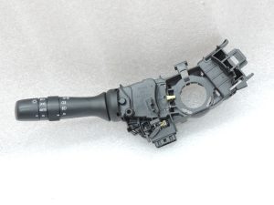 Oriģinālais Toyota Avensis T27 stūres kolonnas slēdža gaismas slēdzis 8414005190