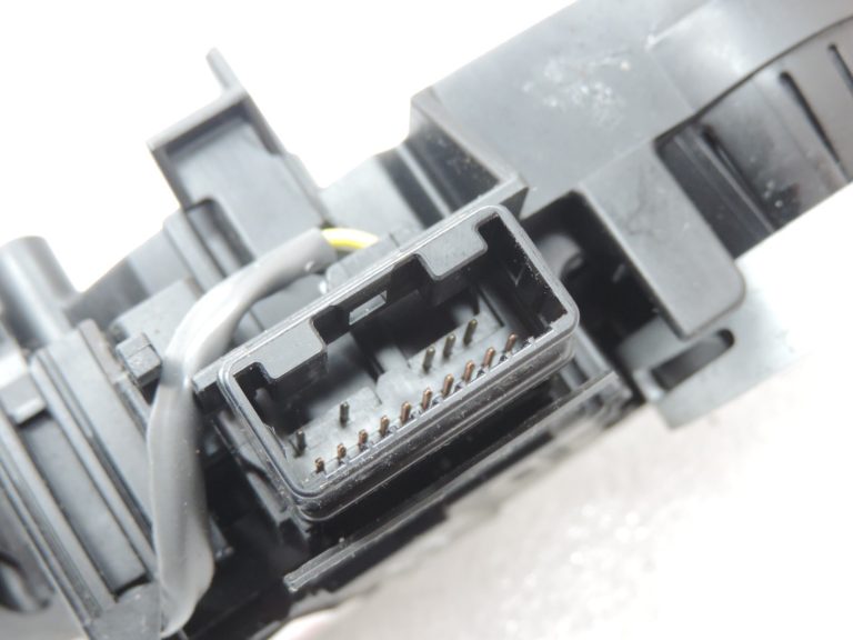 Oriģinālais Toyota Avensis T27 stūres kolonnas slēdža gaismas slēdzis 8414005190