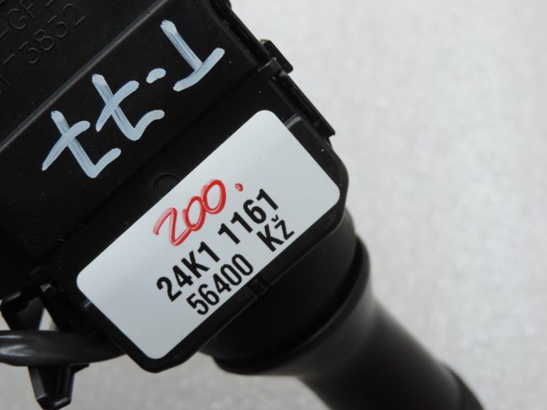 Oriģinālais Toyota Avensis T27 stūres kolonnas slēdža gaismas slēdzis 8414005190