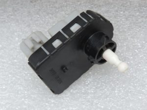 Genuine Toyota Avensis T27 2012-2015 headlight right/left actuator