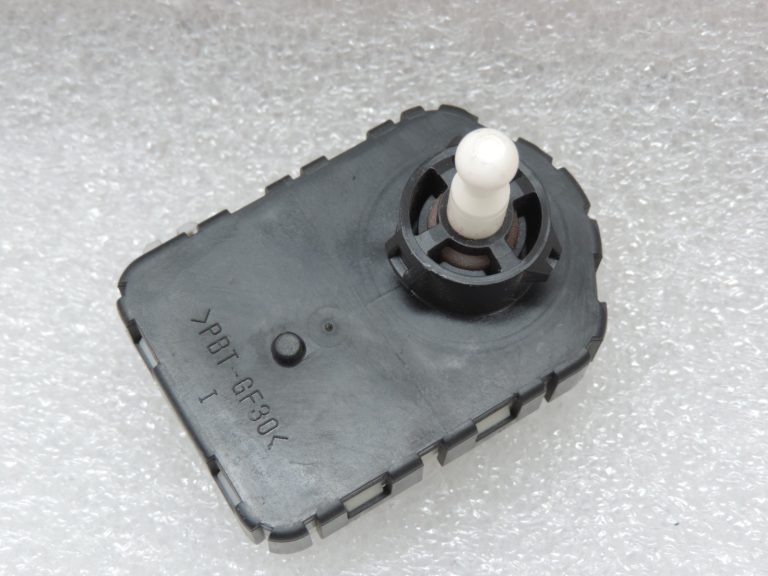 Oriģināls Toyota Avensis T27 2012-2015 priekšējo lukturu labais/kreisais servomotors