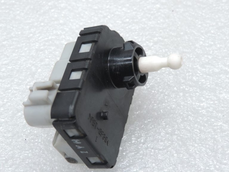 Oriģināls Toyota Avensis T27 2012-2015 priekšējo lukturu labais/kreisais servomotors