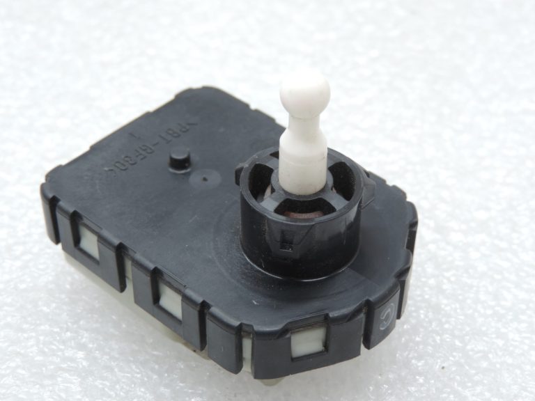 Oriģināls Toyota Avensis T27 2012-2015 priekšējo lukturu labais/kreisais servomotors