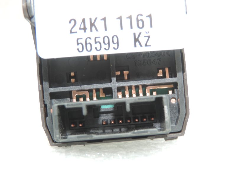 Oriģināls Toyota Avensis T27 ārējo spoguļu regulēšanas slēdzis 8487205030