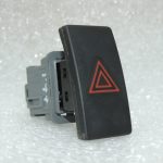 Oriģinālais Toyota Avensis T27 avārijas signalizācijas slēdzis 8433205070, 8433205071