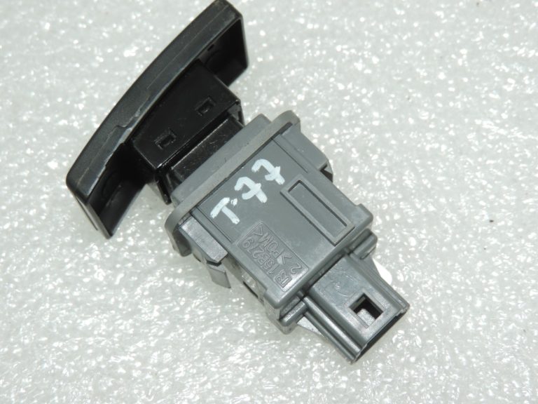 Oriģinālais Toyota Avensis T27 avārijas signalizācijas slēdzis 8433205070, 8433205071