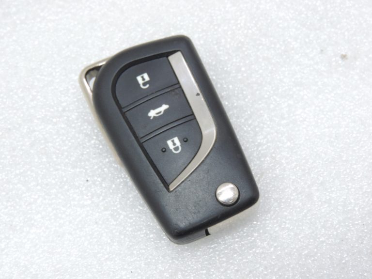 Toyota Avensis T27 tālvadības pults atslēga 433.92MHz
