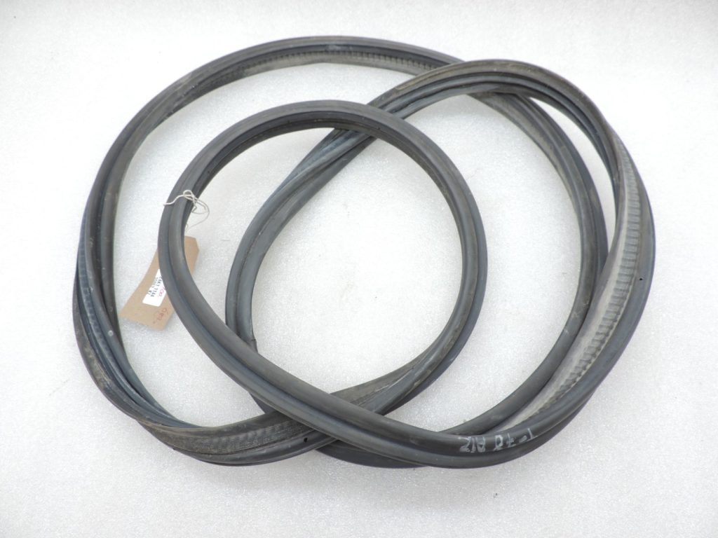 Подлинный уплотнитель задней двери Toyota Yaris P21 67881K0010, 67881-K0010