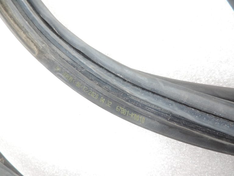 Oriģināls Toyota Yaris P21 aizmugurējo durvju blīvētājs 67881K0010, 67881-K0010
