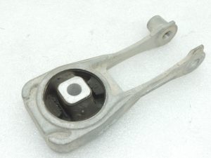 Oriģināls Toyota Yaris P21 1.5 Hybrid motora stiprinājuma kronšteins 12363K0050