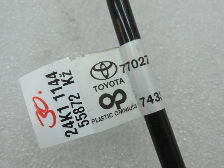Oriģinālā Toyota Yaris P21 1.5 Hybrid degvielas tvertnes ventilācijas caurule 77027K0050