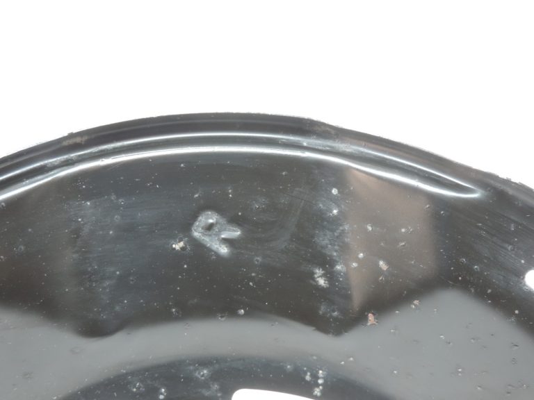 Oriģinālā Toyota Yaris P21 1.5 Hybrid bremžu diska splash plate priekšējā labajā pusē