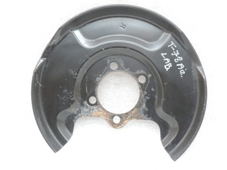 Oriģinālā Toyota Yaris P21 1.5 Hybrid Brake Disc Splash Plate Aizmugurējā labajā pusē