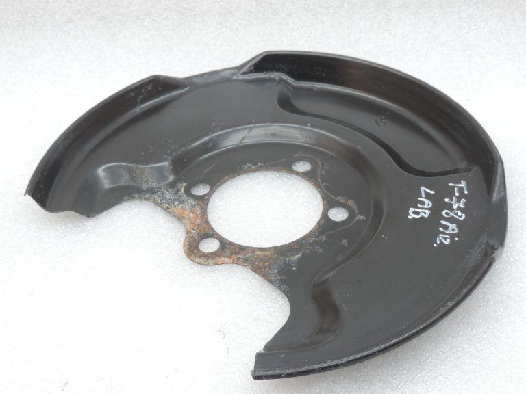 Oriģinālā Toyota Yaris P21 1.5 Hybrid Brake Disc Splash Plate Aizmugurējā labajā pusē
