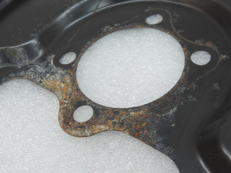Oriģinālā Toyota Yaris P21 1.5 Hybrid Brake Disc Splash Plate Aizmugurējā labajā pusē