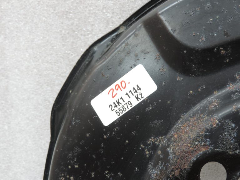 Oriģinālā Toyota Yaris P21 1.5 Hybrid Brake Disc Splash Plate Aizmugurējā labajā pusē