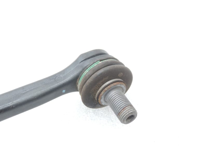Oriģinālā Toyota Yaris P21 1.5 Hybrid Stabilizatora saite priekšējā kreisā