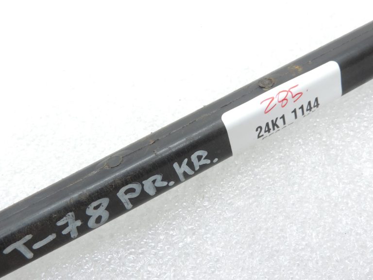 Oriģinālā Toyota Yaris P21 1.5 Hybrid Stabilizatora saite priekšējā kreisā