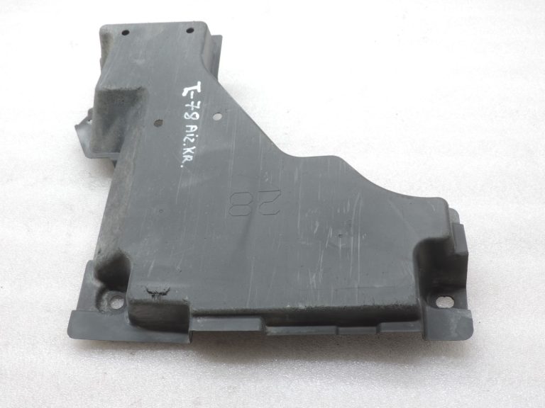 Oriģināls Toyota Yaris P21 Aizmugurējais kreisais apakšējais vāks 57628K0010