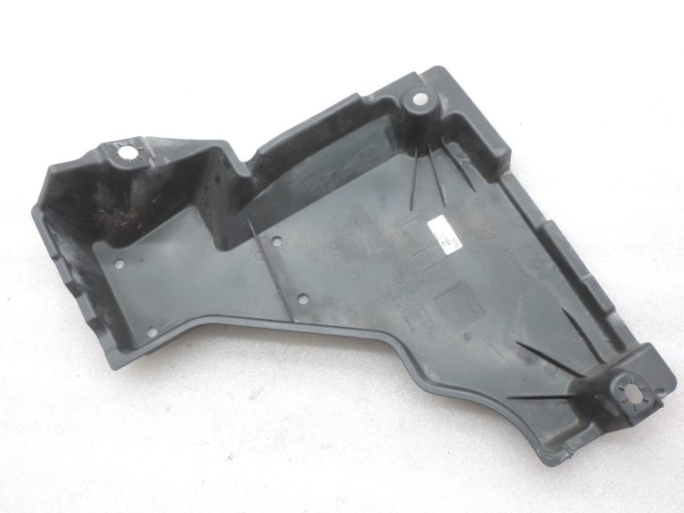 Oriģināls Toyota Yaris P21 Aizmugurējais kreisais apakšējais vāks 57628K0010