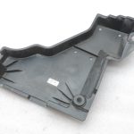 Oriģināls Toyota Yaris P21 Aizmugurējais kreisais apakšējais vāks 57628K0010