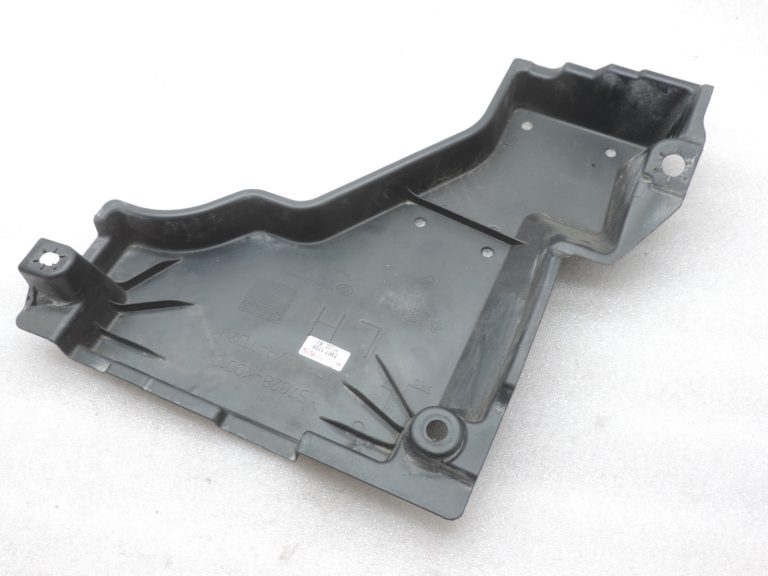 Oriģināls Toyota Yaris P21 Aizmugurējais kreisais apakšējais vāks 57628K0010