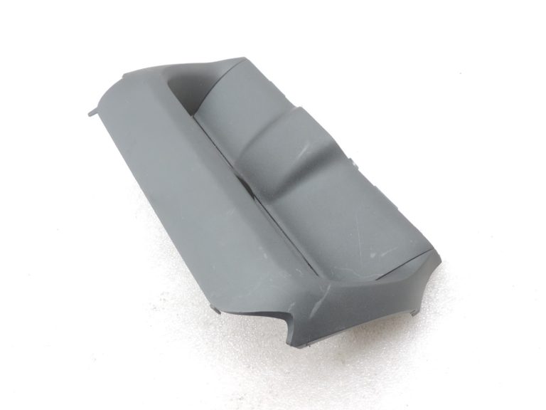Oriģināls Toyota Yaris P21 centrālā ventilācijas atveres vāka kronšteins