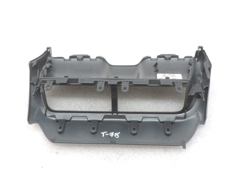 Oriģināls Toyota Yaris P21 centrālā ventilācijas atveres vāka kronšteins
