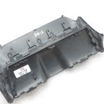 Oriģināls Toyota Yaris P21 centrālā ventilācijas atveres vāka kronšteins