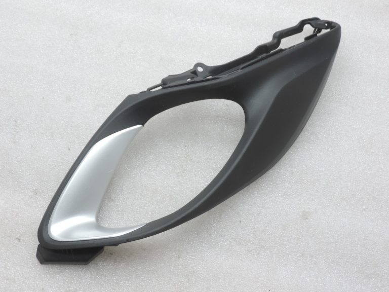 Oriģināls Toyota Yaris P21 priekšējais kreisais iekšējo durvju rokturu vāks 67656-K0050