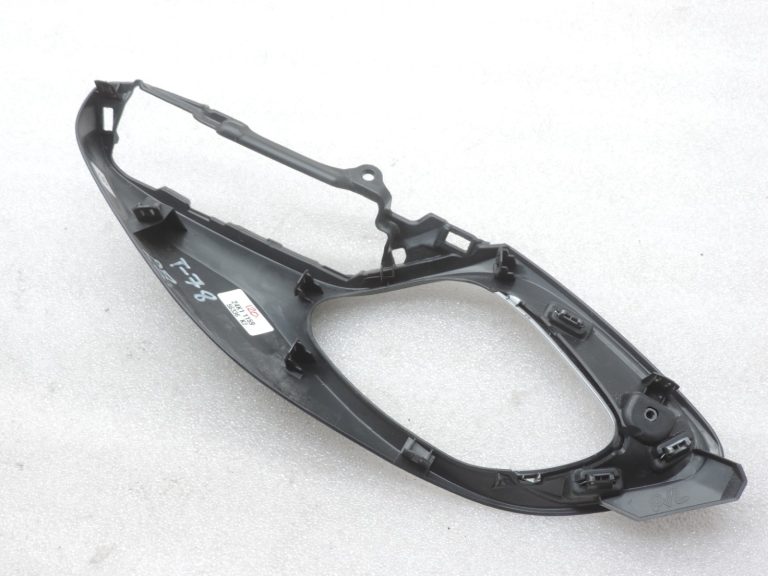 Oriģināls Toyota Yaris P21 priekšējais kreisais iekšējo durvju rokturu vāks 67656-K0050
