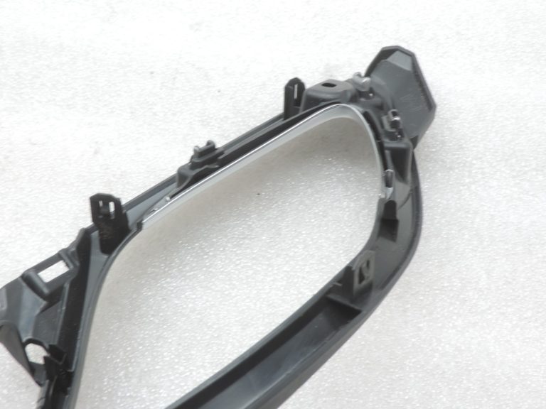 Oriģināls Toyota Yaris P21 priekšējais kreisais iekšējo durvju rokturu vāks 67656-K0050