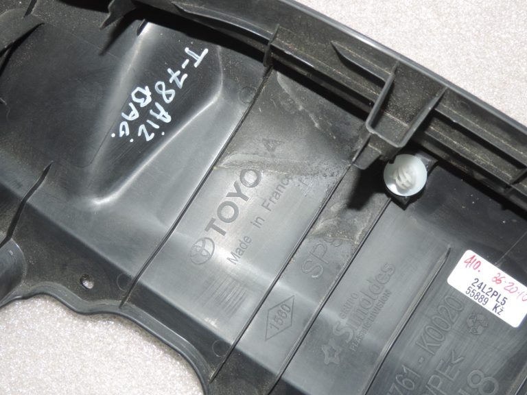 Oriģināls Toyota Yaris P21 aizmugurējo durvju apdares vāks 67761K0020C0