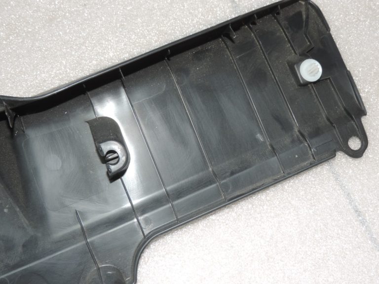 Oriģināls Toyota Yaris P21 aizmugurējo durvju apdares vāks 67761K0020C0