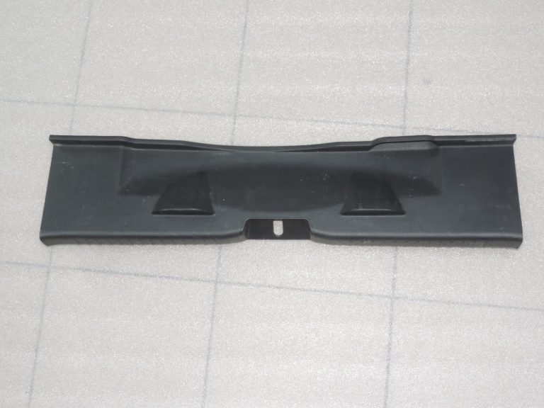 Oriģināls Toyota Yaris P21 nodalījuma vāks 64716K0020C0