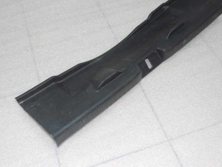 Oriģināls Toyota Yaris P21 nodalījuma vāks 64716K0020C0