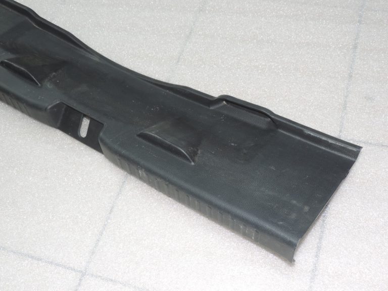 Oriģināls Toyota Yaris P21 nodalījuma vāks 64716K0020C0