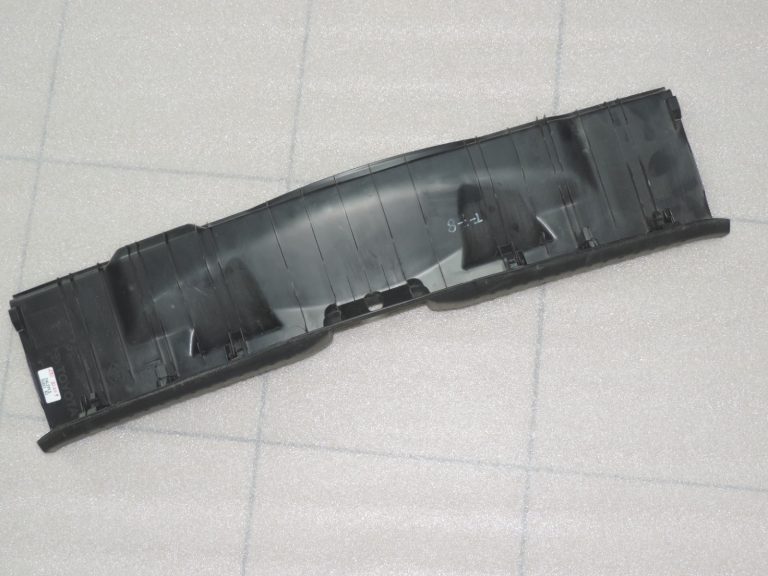 Oriģināls Toyota Yaris P21 nodalījuma vāks 64716K0020C0