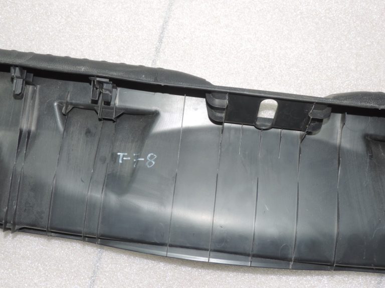 Oriģināls Toyota Yaris P21 nodalījuma vāks 64716K0020C0