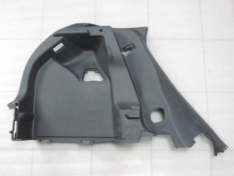 Oriģināls Toyota Yaris P21 bagāžas nodalījuma vāks kreisais 64740K0050C0