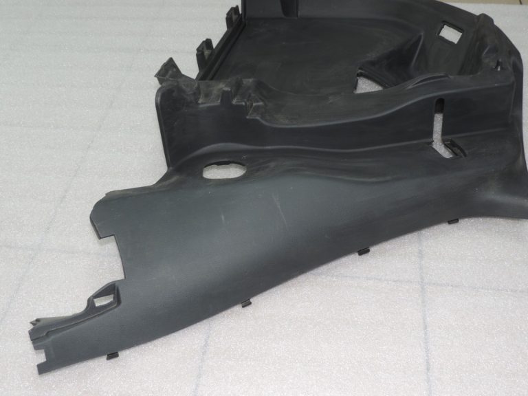 Oriģināls Toyota Yaris P21 bagāžas nodalījuma vāks kreisais 64740K0050C0
