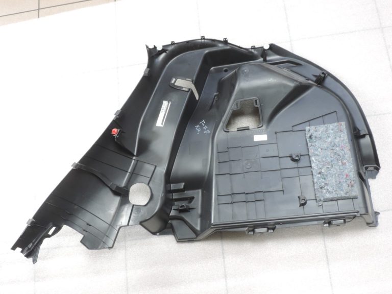 Oriģināls Toyota Yaris P21 bagāžas nodalījuma vāks kreisais 64740K0050C0