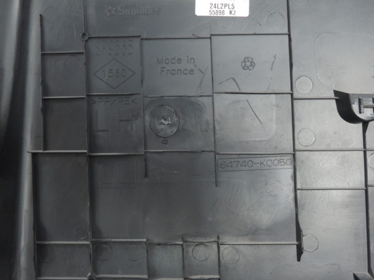 Oriģināls Toyota Yaris P21 bagāžas nodalījuma vāks kreisais 64740K0050C0