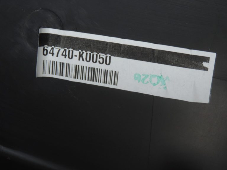 Oriģināls Toyota Yaris P21 bagāžas nodalījuma vāks kreisais 64740K0050C0