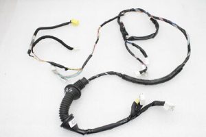 Toyota Avensis T27 Durvju vadu instalācija priekšējā kreisā 82152-05780, 8215205780